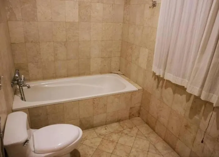 - 4br With Private Xl Pool